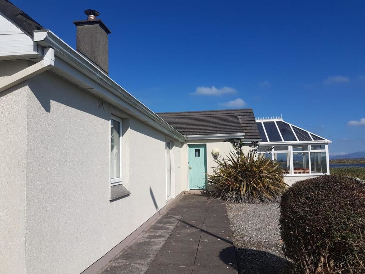 Дома для отпуска No3 Ballyconneely Cottage Балликоннили